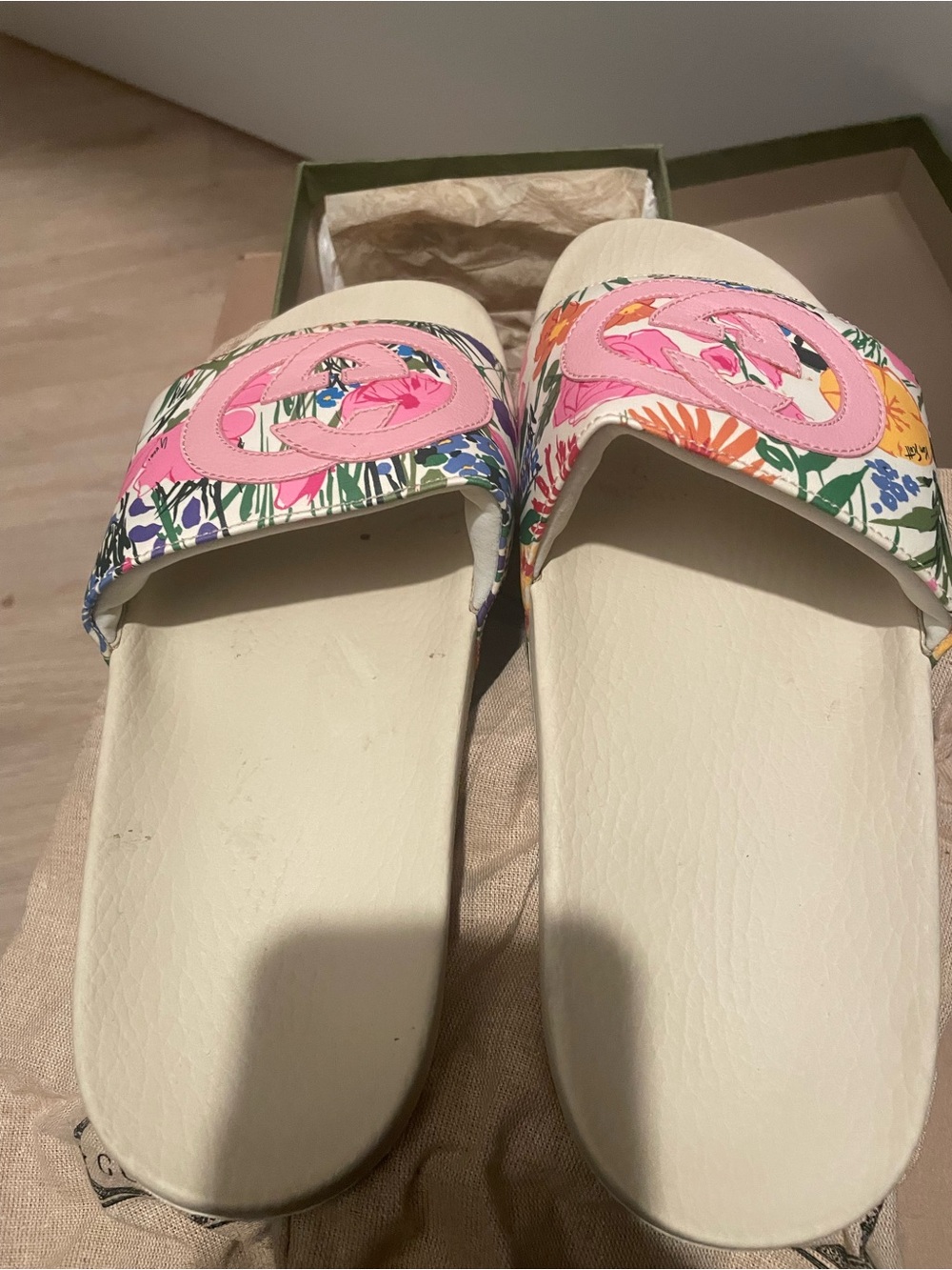 Gucci Ivory Slide Sandals with Pink Floral Accent - Picture 4 of 6